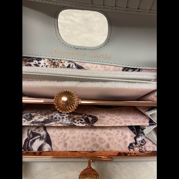 NWT! Yes Baker London Grey (mint green) Wallet - Picture 4 of 14